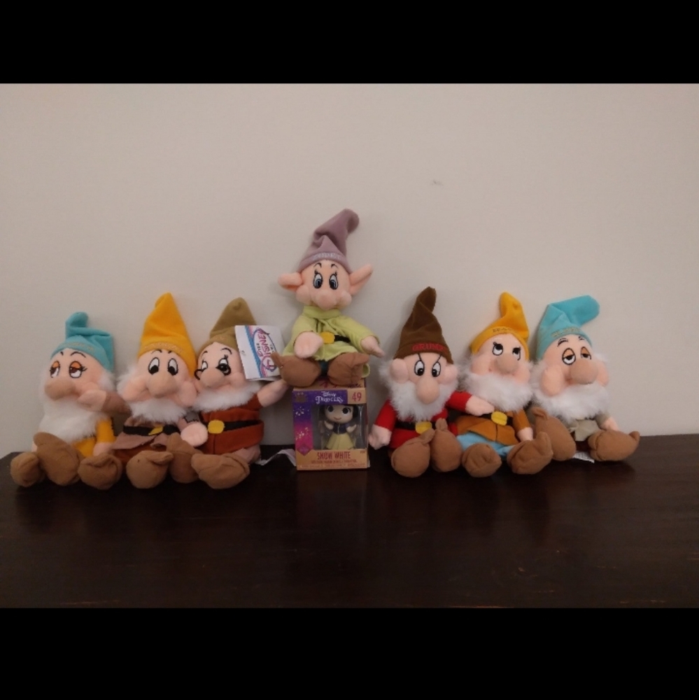 Disney's Snow White and the Seven Dwarfs Lot 7 Disney Store Plush & Funko Mini